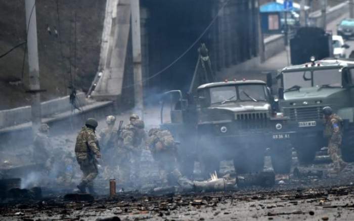 Forțele ruse au lovit mai multe aeroporturi din vestul Ucrainei. Un oraș a fost capturat de separatiști