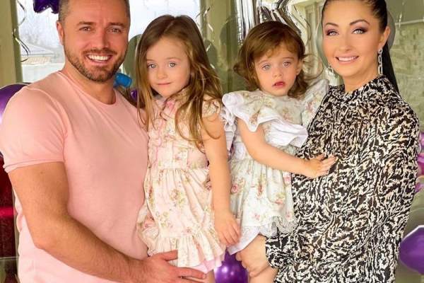 Iris, fiica cea mica a Gabrielei Cristea împlinește astăzi 3 ani! Imagini de colecție cu mezina familiei / FOTO