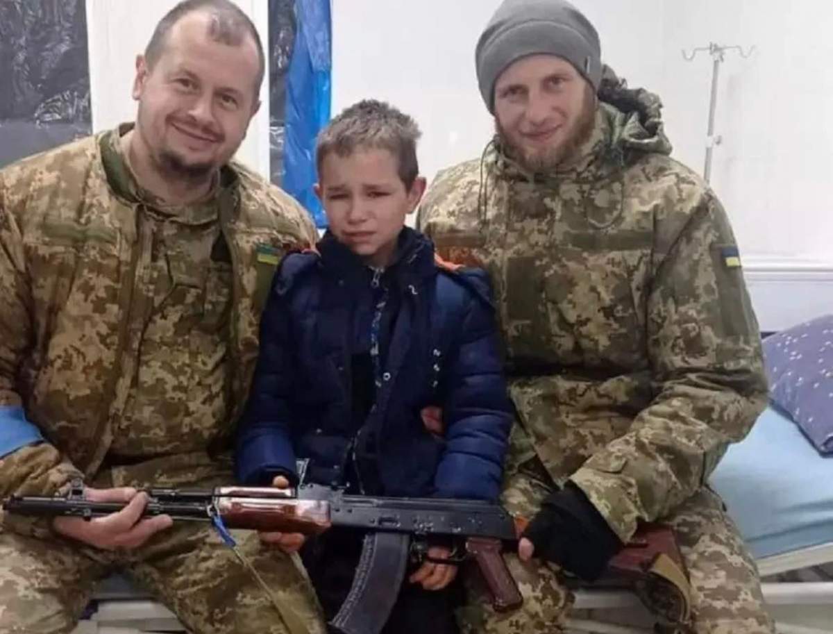 Un copil de 11 ani din Ucraina a mers la voluntari și a cerut o armă pentru a lupta împotriva soldaților ruș