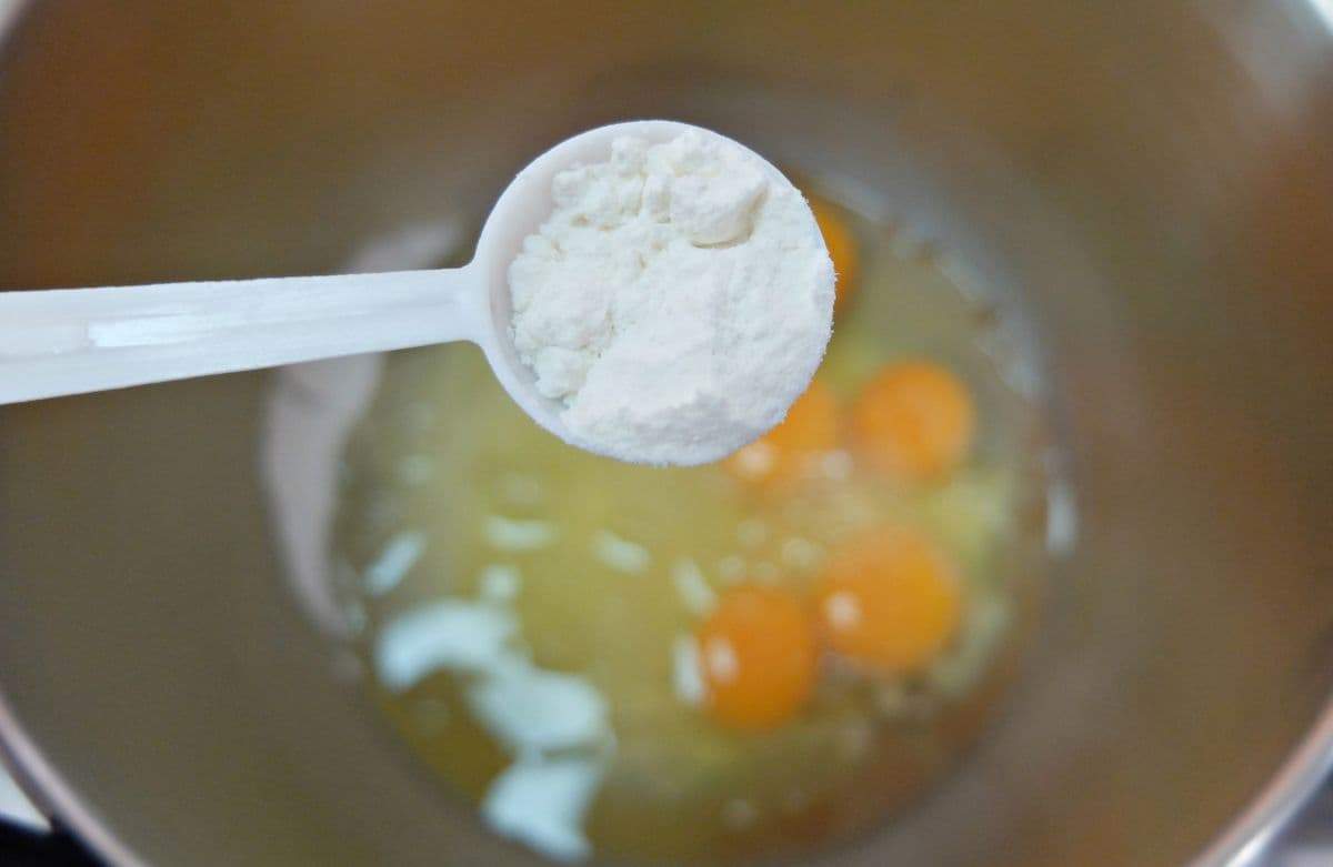 Ce se întâmplă dacă pui bicarbonat de sodiu la omletă. Trucul pe care sigur nu-l știai