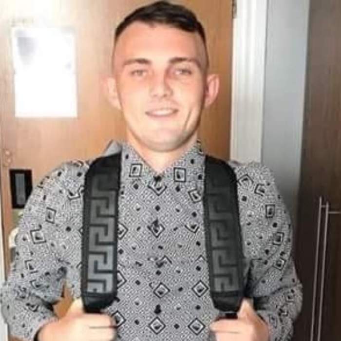 Un tânăr tătic de 26 de ani, înjunghiat mortal pentru că purta o geantă de lux. Criminalul este un băiat de 17 ani: ”Avea gluga îmbibată de sânge”