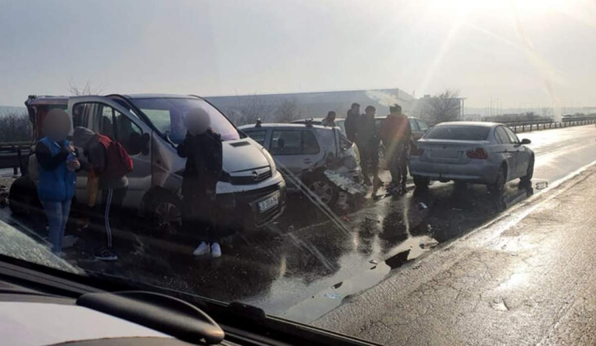 Accident grav pe autostrada A1. Au fost implicate șase mașini și două TIR-uri / FOTO