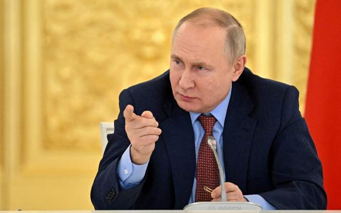 Ultimele imagini surprinse cu Vladimir Putin, în plin război. Liderul rus a avut o apariție diferită: ”E umflat și cenușiu la față”