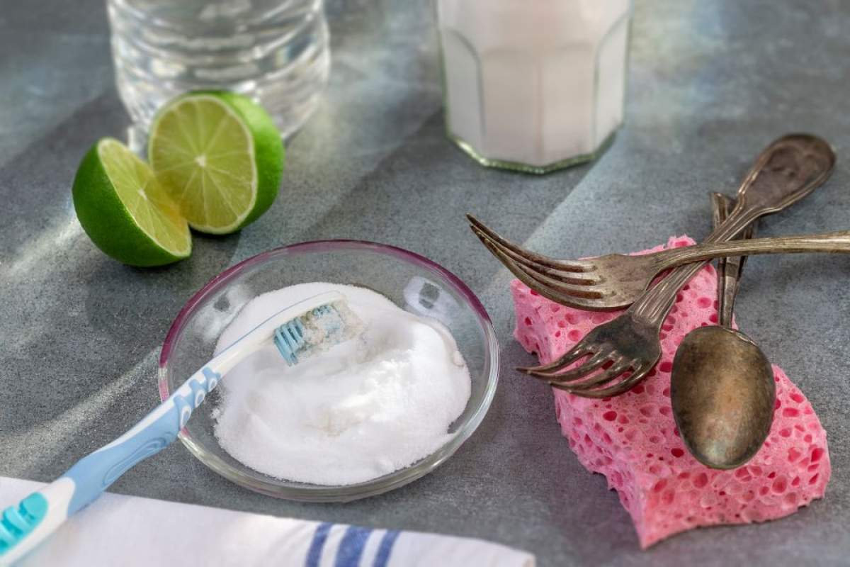 Bicarbonat de sodiu pentru obiectele ruginite! Ce se întâmplă dacă pui bicarbonat de sodiu pe obiectele din metal ruginite. Rezultatul te lasă fără cuvinte