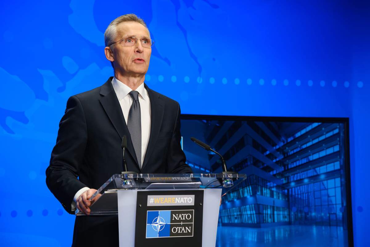 NATO anunță că mărește forțele armate din România NATO anunță că mărește forțele armate din România. Jenes Stoltenberg: “Trebuie să ne asigurăm că războiul nu depășește granița Ucrainei''