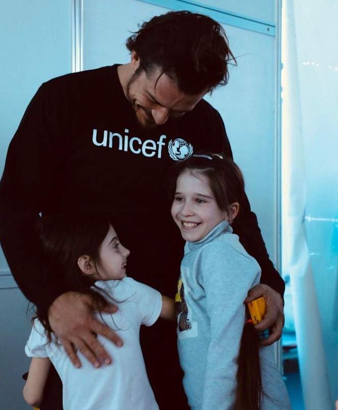 Orlando Bloom, voluntar în Moldova, pentru refugiații ucraineni. Celebrul actor este ambasador UNICEF