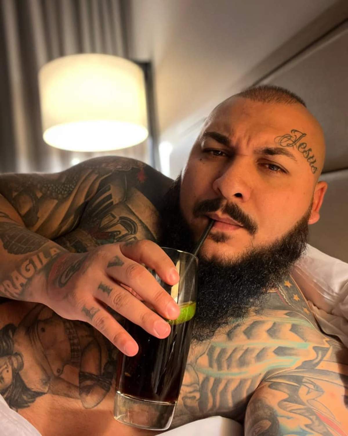 Reacția lui Dani Mocanu la acuzațiile lui Alex Podar Reacția lui Dani Mocanu la acuzațiile lui Alex Podar. Ce mesaj a publicat manelistul: “Nu m-aș fi săturat cu un pumn”