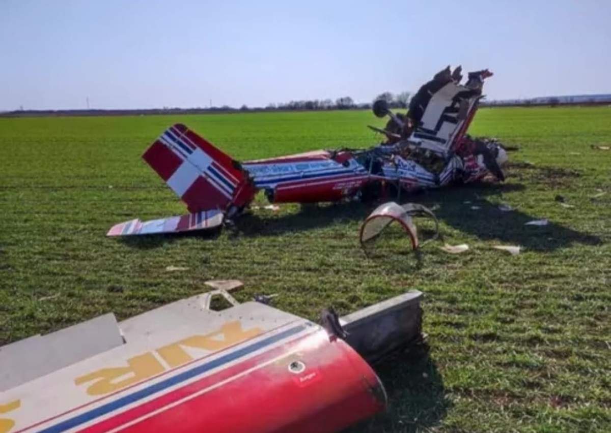 Un avion de acrobație s-a prăbușit, în Prahova. Pilotul vehiculului aerian a murit