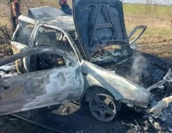 Tragedie pe o șosea din Arad! Două persoane au decedat arse, blocate în autoturism