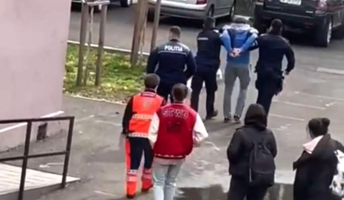 Un profesor i-ar fi spart capul unui elev din București. Bărbatul a fost arestat în curtea liceului