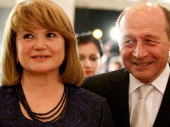 Traian Băsescu a fost externat din spital. Maria, soția sa, primele declarații: ”Are probleme şi la plămâni, şi la inimă”