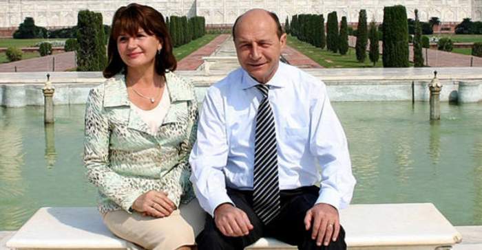 Traian Băsescu a fost externat din spital. Maria, soția sa, primele declarații: ”Are probleme şi la plămâni, şi la inimă”