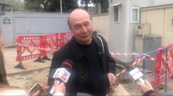 Cât de grijulie este Maria, soția lui Trăian Băsescu. Cum a fost așteptat fostul președinte la vila de protocol / PAPARAZZI