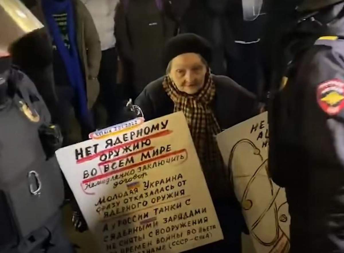 Cine este Elena Osipova, femeia de 78 de ani arestată la Moscova. Ea protesta împotriva războiului din Ucraina