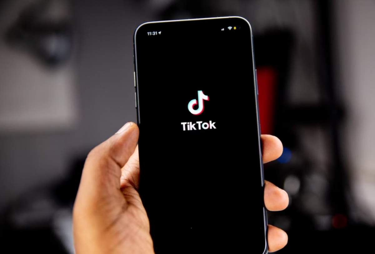 TikTok pe telefon