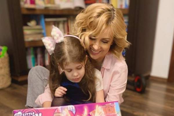 Ce a primit Simona Gherghe de la fiica ei, de Ziua Mamei. Postarea emoționantă a prezentatoarei de la Mireasa / FOTO