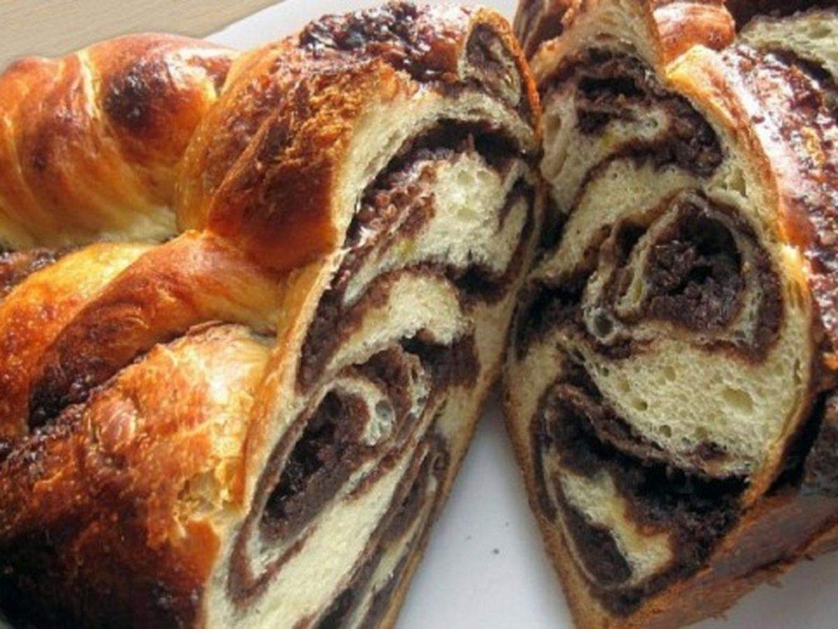 Rețetă de cozonac ardelenesc cu cremă de nucă. Un desert delicios pentru toată familia