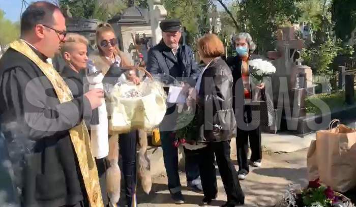 Anamaria Prodan, distrusă la mormântul mamei ei. S-au împlinit patru ani de la moartea Ionelei Prodan: ”Ea e mereu lângă mine” / VIDEO