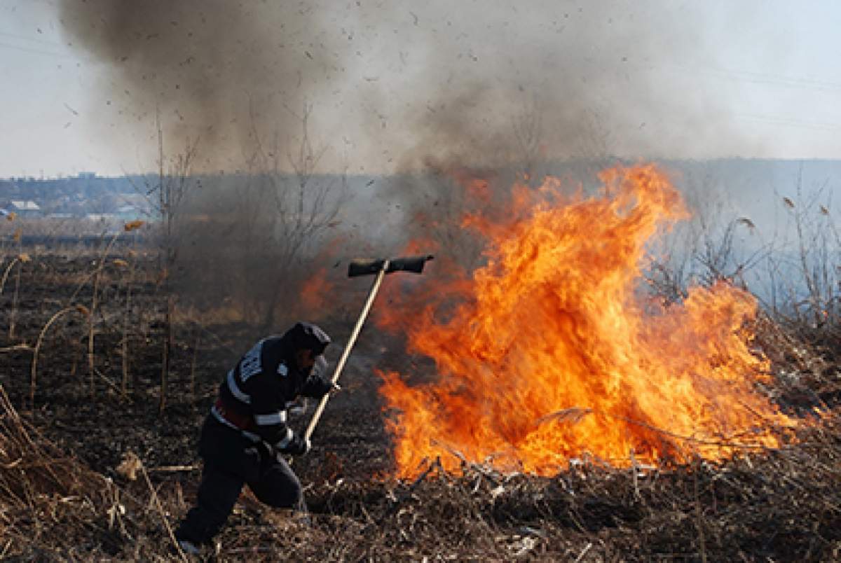 O femeie a ars de vie, după ce a dat foc unor crengi, în Hunedoara. Trupul neînsuflețit a fost descoperit de pompieri