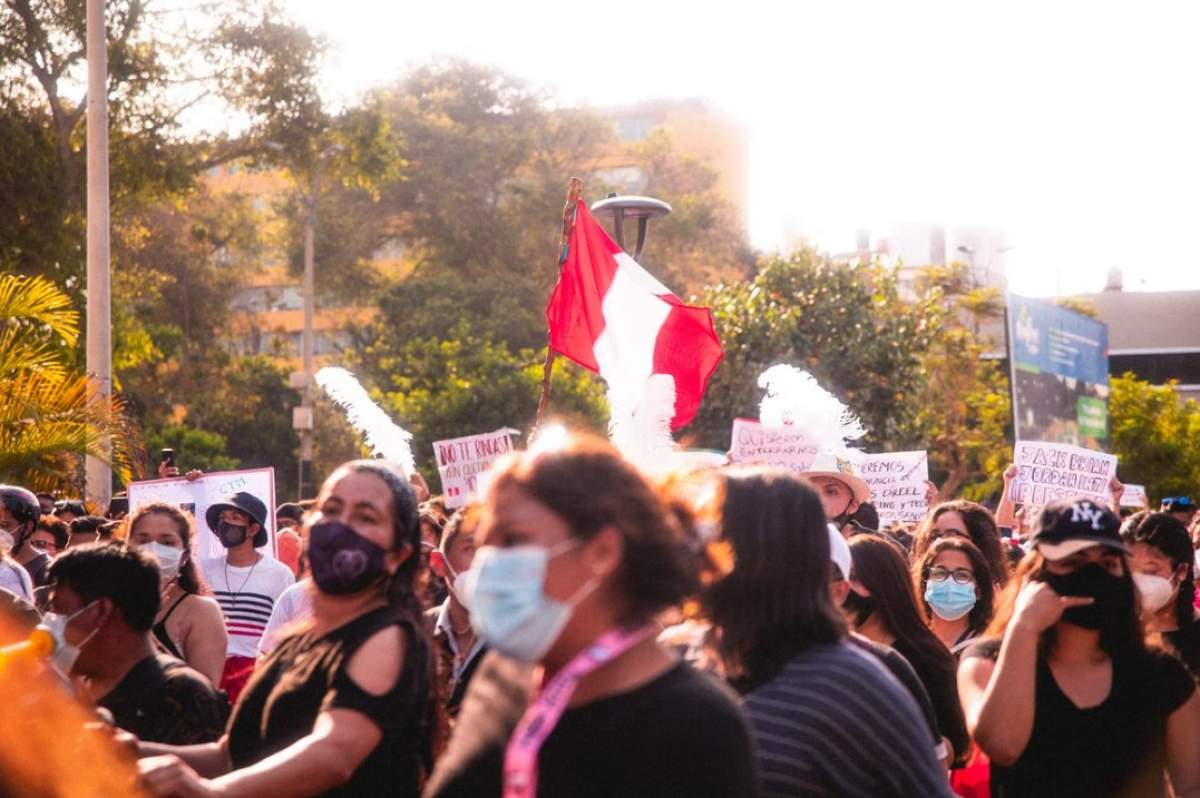 oameni la protest în Peru
