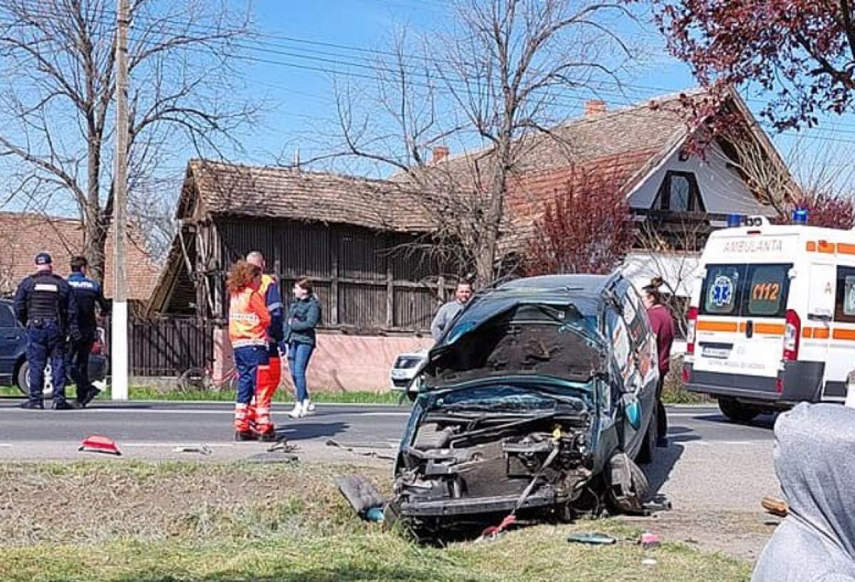 Un bărbat a furat o mașină din Arad și a făcut accident cu ea. A murit în urma impactului devastator / FOTO