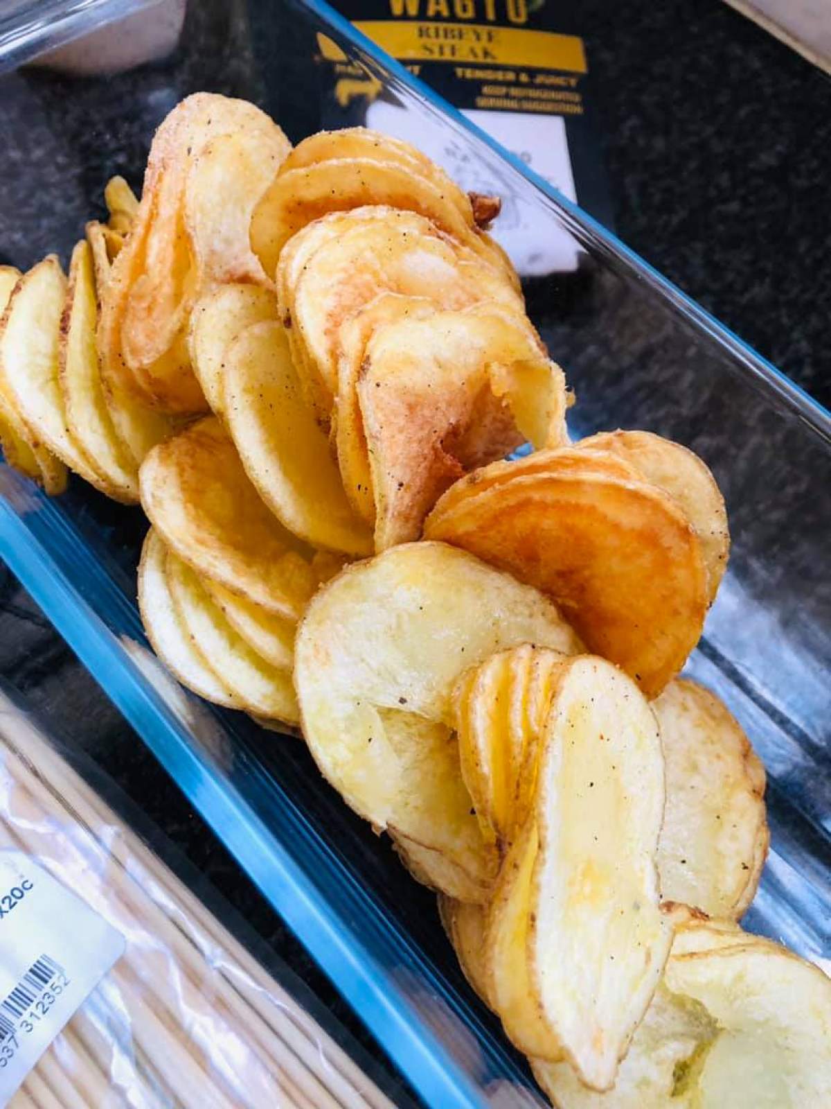 Chips-uri din cartofi. Rețeta simplă pentru acasă, adorată de toți copiii