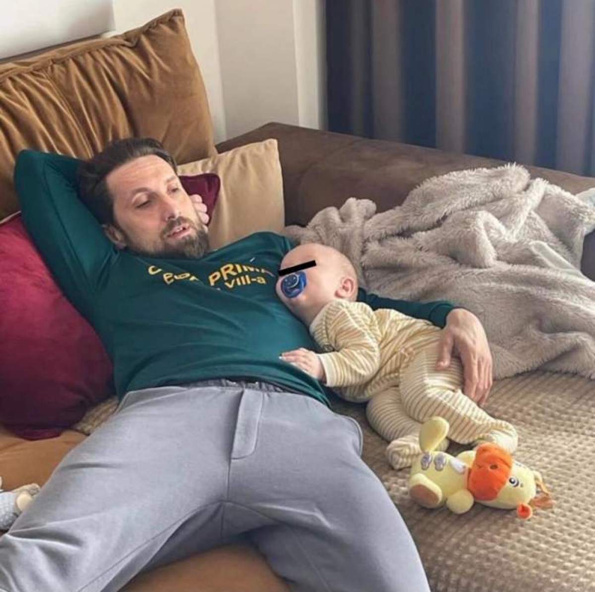 Dani Oțil și fiu său în pat!