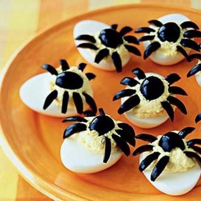 Idei de decorațiuni pentru ouă umplute, cel mai iubit aperitiv pentru masa de Paște