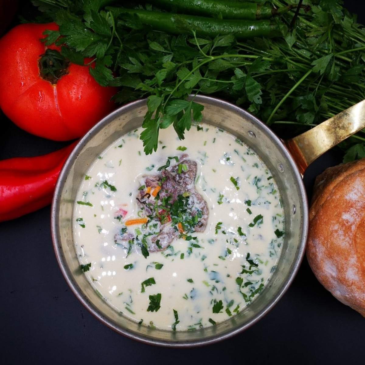 Ciorbă de miel Ciorbă de miel cu smântână și tarhon. Rețeta ideală pentru masa de Paște