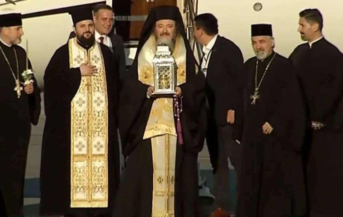 Lumina Sfântă a fost adusă în țara noastră. Va fi împărțită ortodocșilor în noaptea de Înviere / FOTO