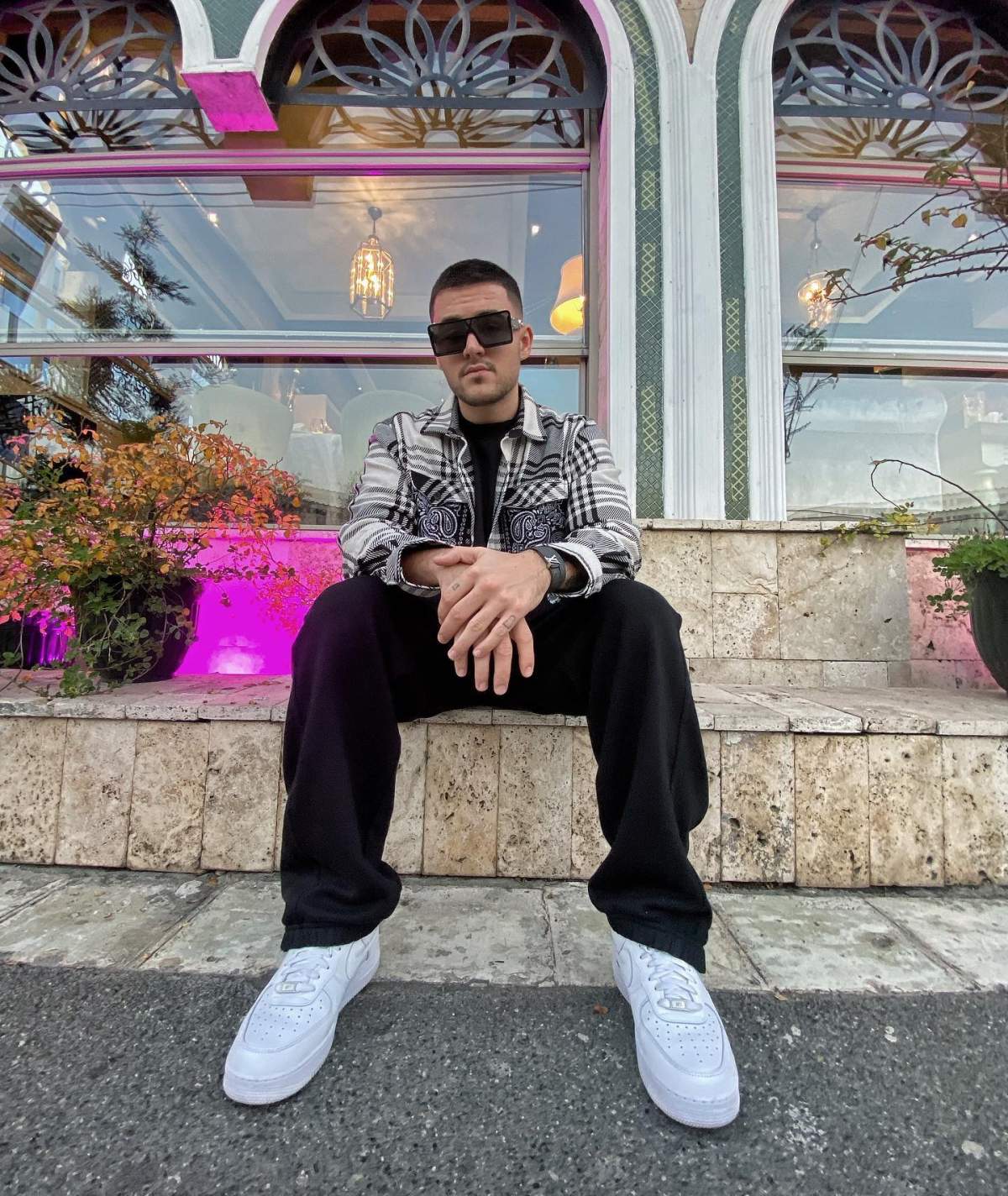 Mario Fresh, imagine emoționantă de la locul de veci al bunicului său. Ce mesaj a postat artistul Mario Fresh, imagine emoționantă de la locul de veci al bunicului său. Ce mesaj a postat artistul
