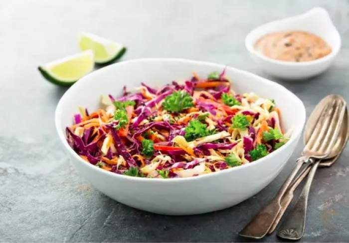 Rețetă de salată „Coleslaw”. Numai bună pentru detoxifierea după Paște