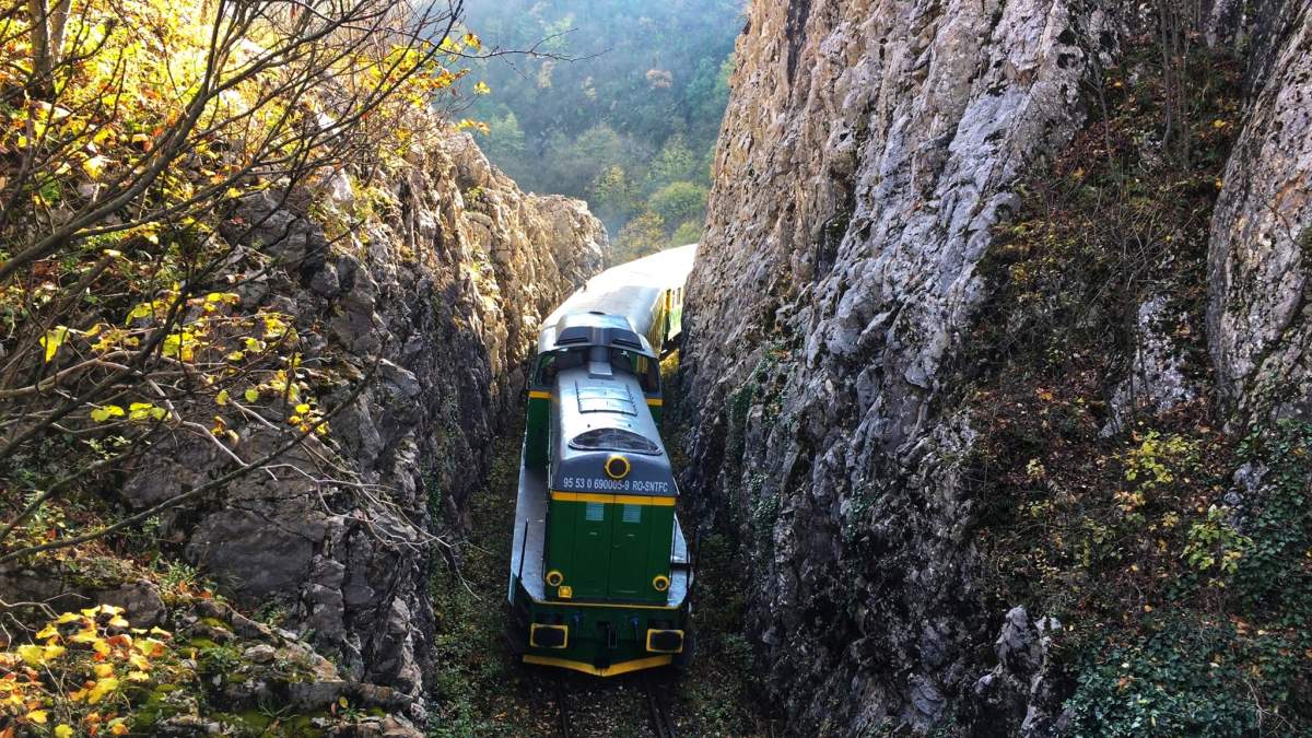 Cale ferată din România, unică în întreaga lume. Locul în care trebuie neapărat să mergi