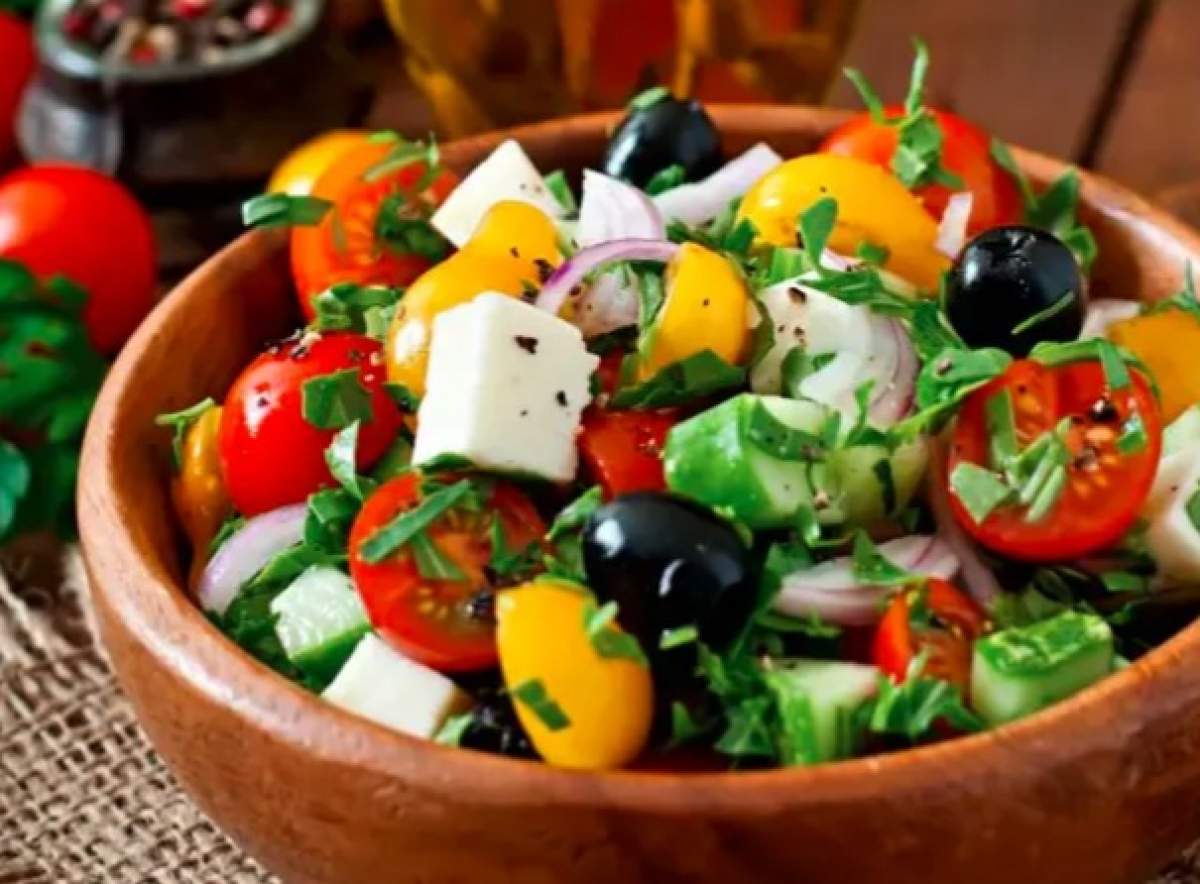 Rețetă de salată grecească. Acest preparat este gata în cinci minute