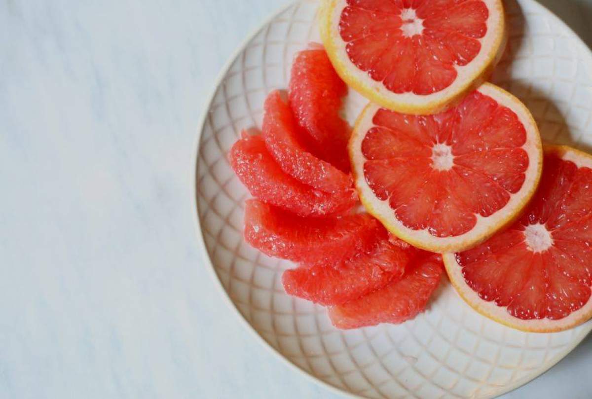 Ce se întâmplă dacă mănânci grapefruit seara. Detaliul la care nu te-ai gândit până acum