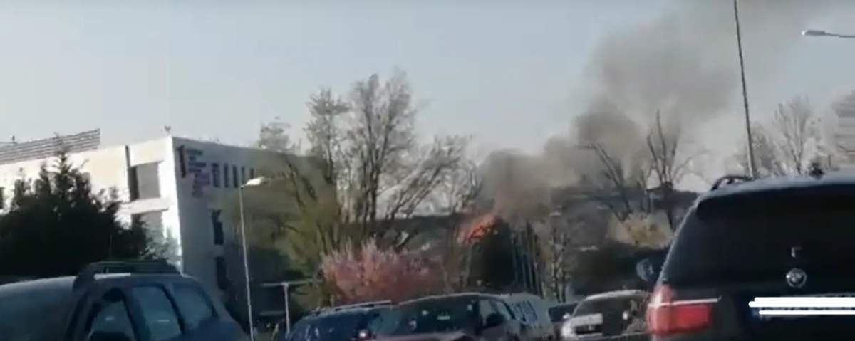 Incendiu la o casă din zona Aeroportului Băneasa! Pompierii au intervenit de urgență ca să oprească focul