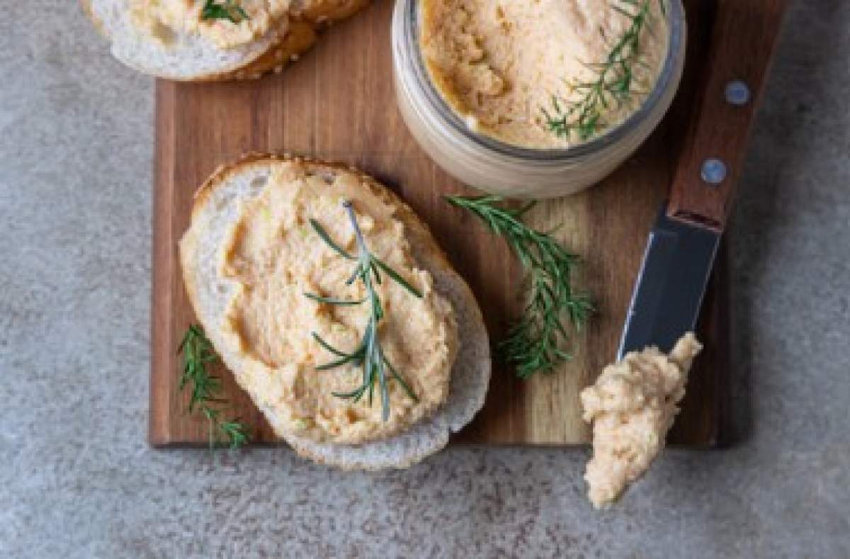 pate pe pâine