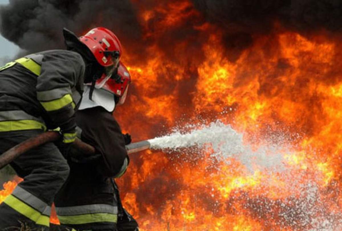 Incendiu violent la o școală din județul Olt. Pompierii intervin de urgență