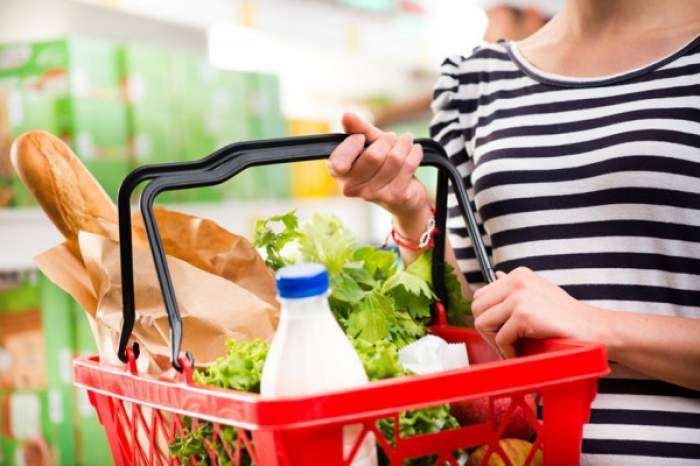 Alimentul pe care îl consumă toți românii, focar de salmonella. Mare atenție când îl cumperi din supermarket