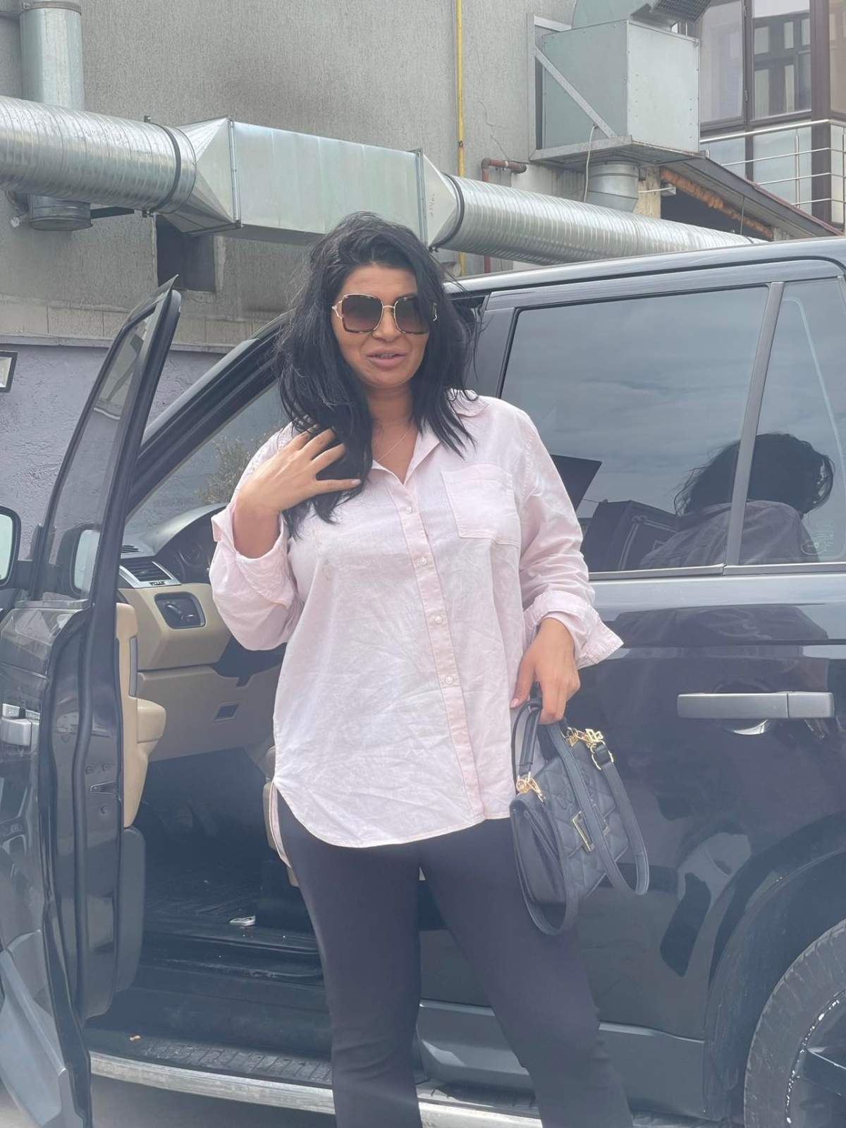 Ramona de la Clejani Ramona de la Clejani a fost cerută în căsătorie! Vedeta a refuzat vehement: ”Să-și lase condițiile acasă”