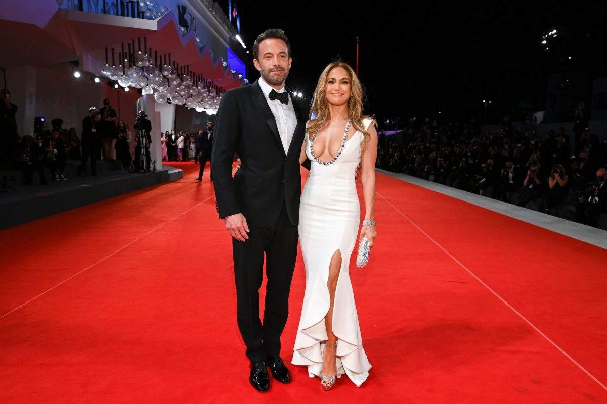 Jennifer Lopez s-a logodit cu Ben Affleck, pentru a doua oară, după 18 an