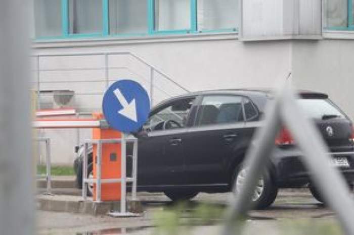 Oana Sârbu este încă îndoliată după moartea tatălui ei. Imaginile care spun adevărul despre starea de spirit a actriței / PAPARAZZI