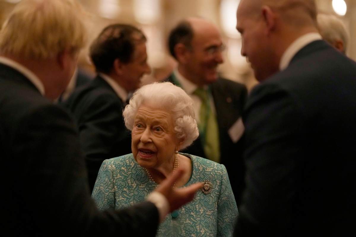Ce probleme de sănătate ar avea Regina Elisabeta. Lipsește de la deschiderea sesiunii parlamentare pentru prima dată în 50 de ani