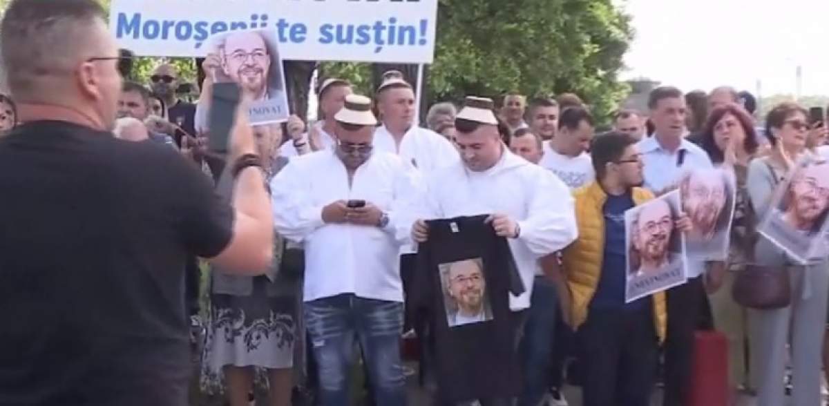 Protest la intrarea în Penitenciarul Rahova. Manifestanții cer eliberarea lui Cristian Popescu Piedone / FOTO