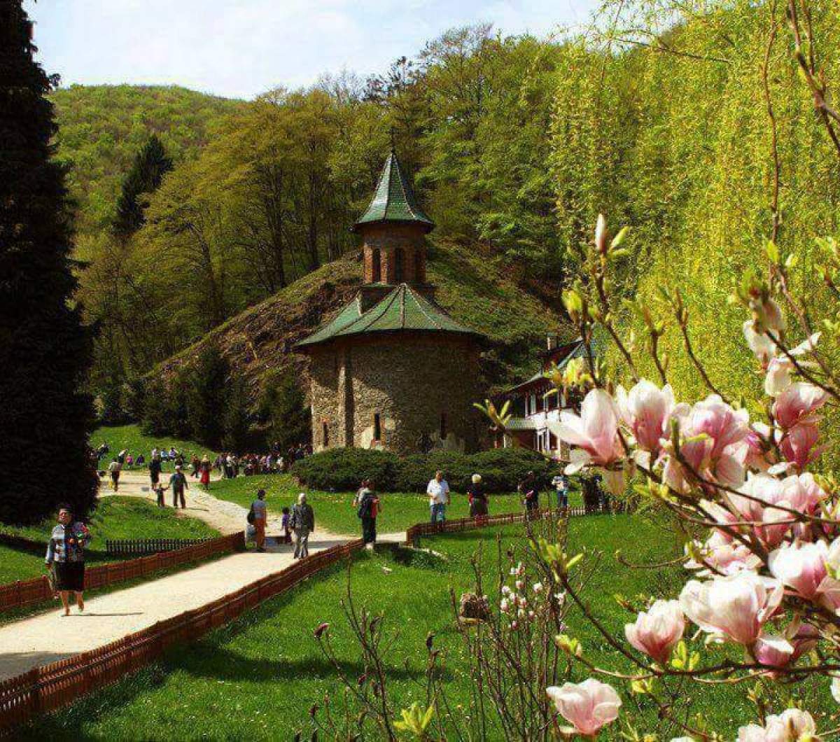 Care e cea mai frumoasă mănăstire din România. Locul perfect pentru cei care își doresc pace sufletească