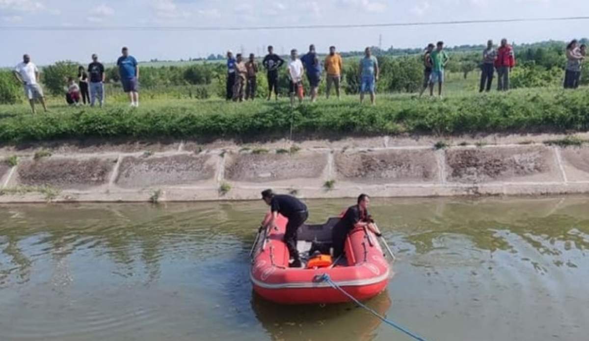Un băiat de 12 ani din județul Dolj s-a înecat într-un canal de irigație. A fost găsit de scafandri după trei ore / FOTO 