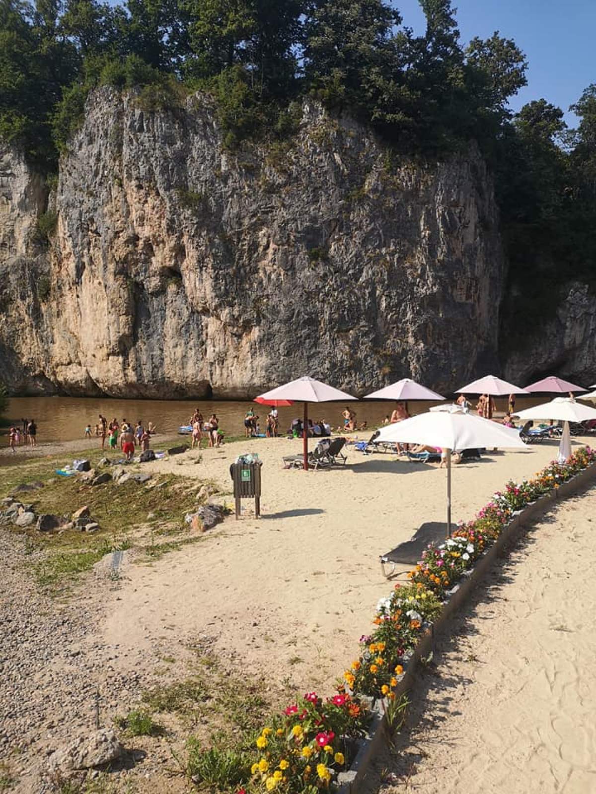 Plaja sălbatică din România care arată ca în Thailanda! Unde este locul secret, ascuns de ochii curioșilor Plaja sălbatică din România care arată ca în Thailanda! Unde este locul secret, ascuns de ochii curioșilor