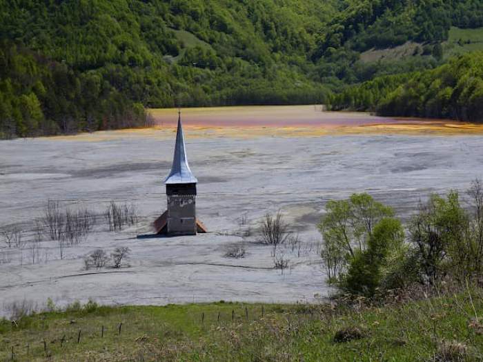 Satul scufundat din România! Ce s-a întamplat în acest loc sinstru. O adevărată catastrofă!