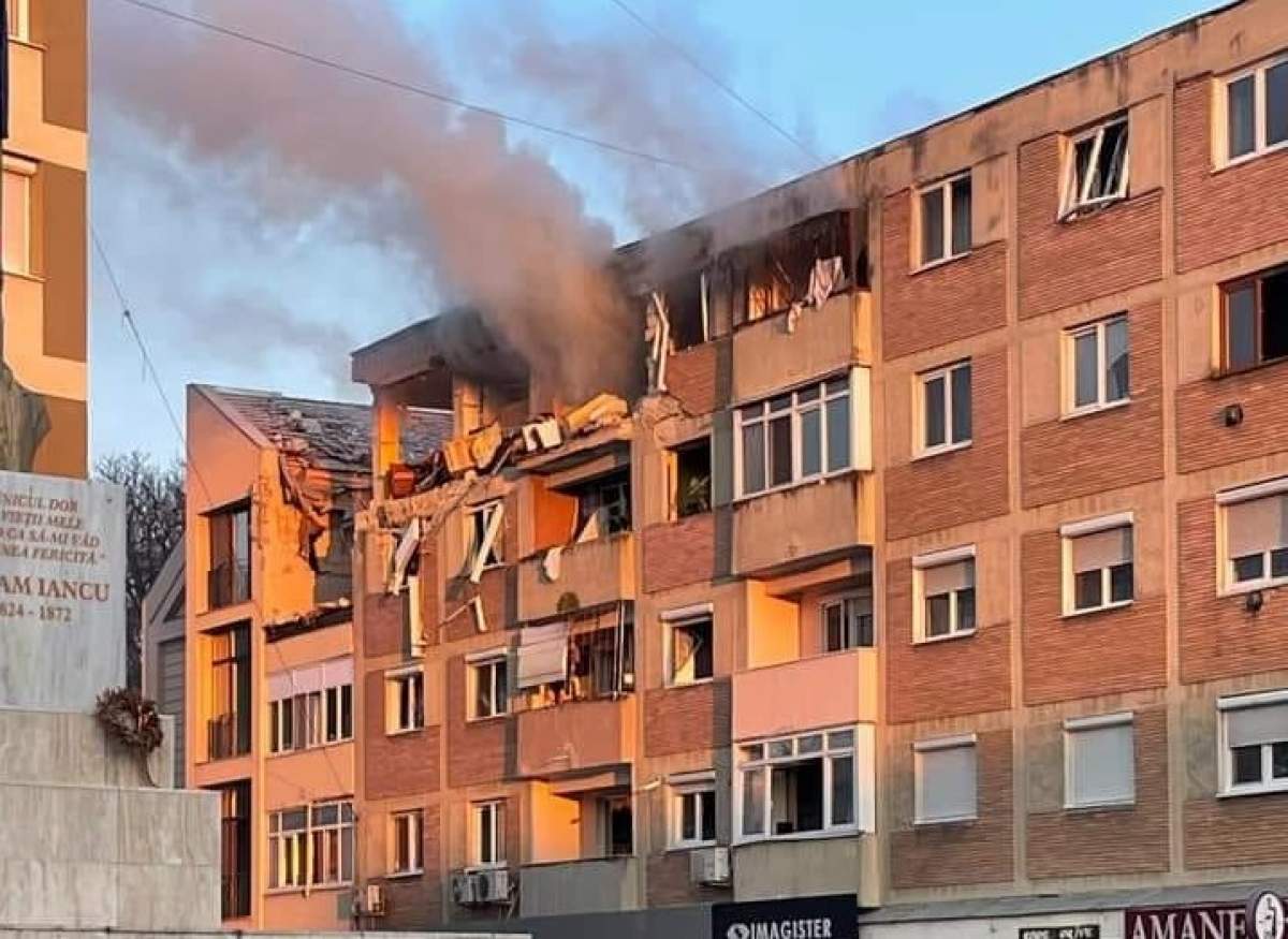 Un bărbat și o femeie din Ploiești au sărit pe geam dezbrăcați, după o explozie în apartament. Cuplul dormea în timpul bubuiturii