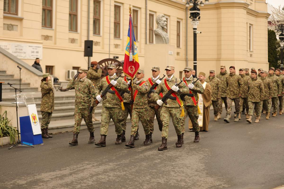 militari români